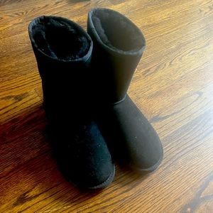 Almost new ugg boots